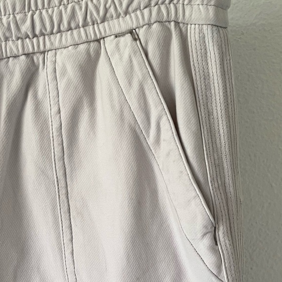 Athleta Ivory Elastic Waist Stretchy Beachy Farallon Bermuda Shorts Size 0 - Picture 7 of 15